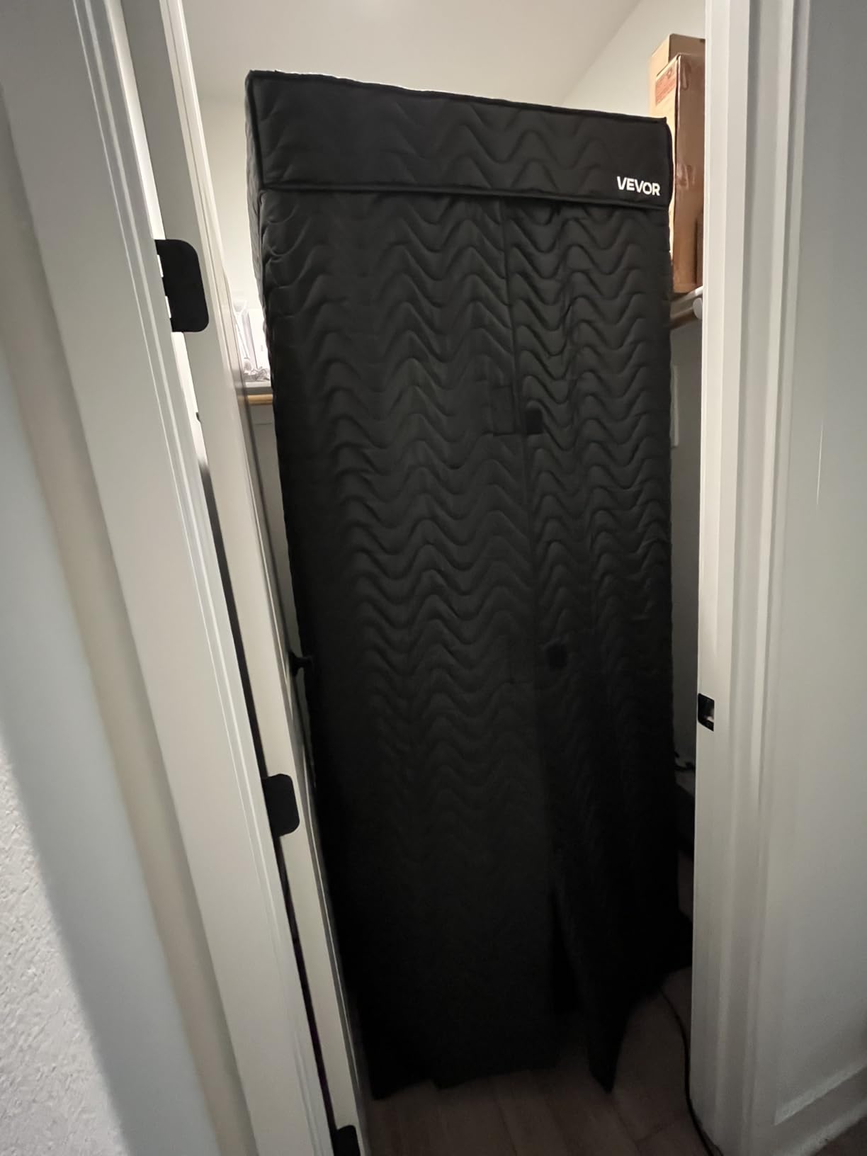 VEVOR Portable Vocal Booth, 6.56 ft Height, Portable Recording Studio with Travel Bag, Mobile Tablet Stand, Thickened Soundproofing, Sound Isolation Booth for Echo-Free Vocals, Podcasts, Voiceovers customer photo 2