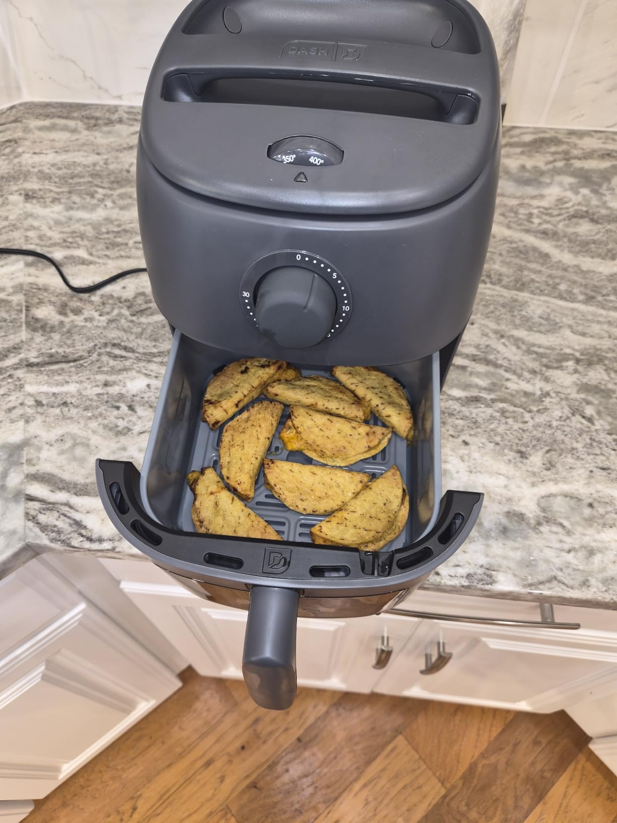Dash 2.6QT Infrared Small Analog Air Fryer-Compact Mini Air fryer with Ceramic Nonstick Coating, Viewing Window, Easy Dial Controls & Cool-Touch Handle- Dishwasher Safe Parts customer photo 2